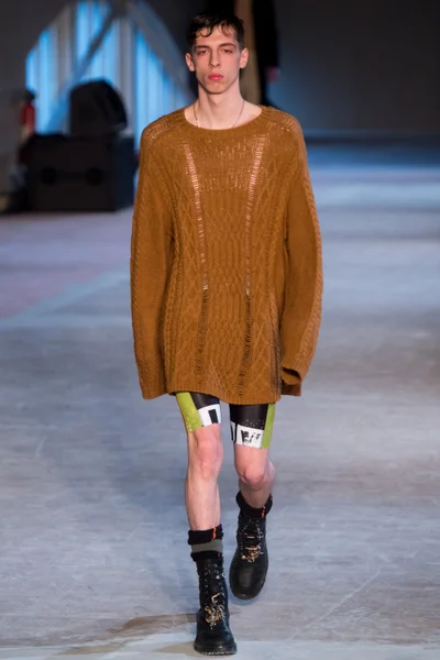 Look 19